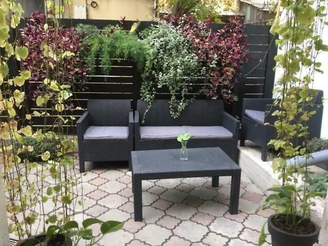 дворик на жуковского *